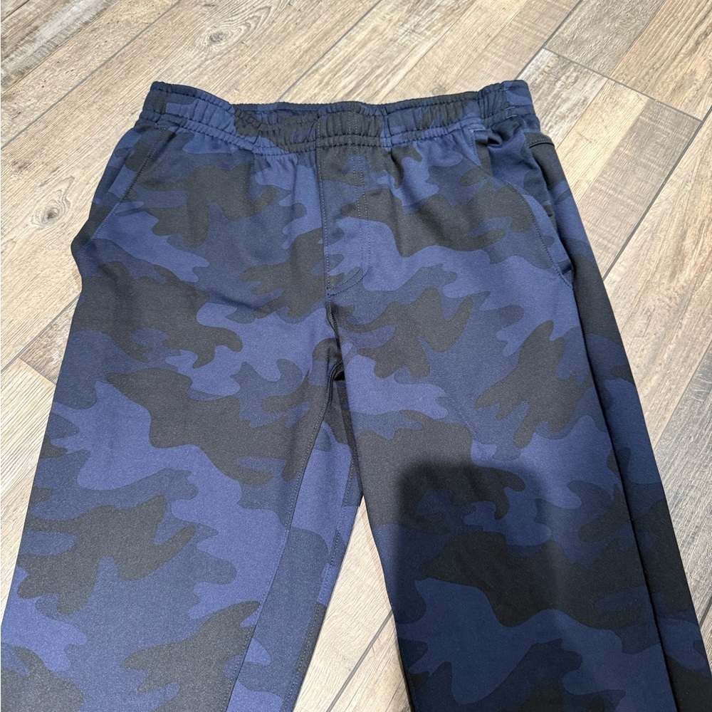 Rhone Small Camouflage Jogger Pants NWOT - Picture 3 of 5